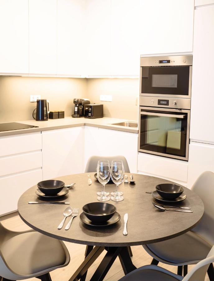 Tran Chien Apartment With Free Private Parking Prag Exterior foto
