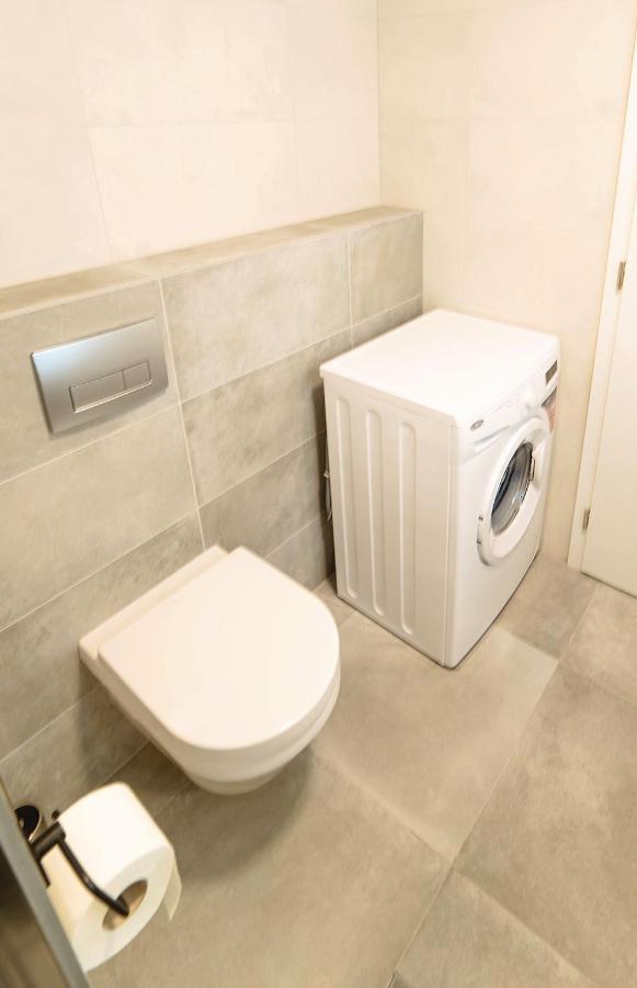Tran Chien Apartment With Free Private Parking Prag Exterior foto