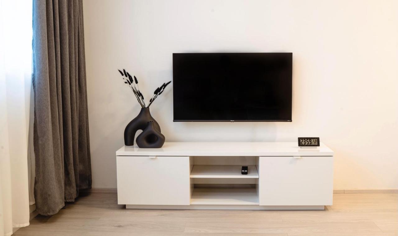 Tran Chien Apartment With Free Private Parking Prag Exterior foto