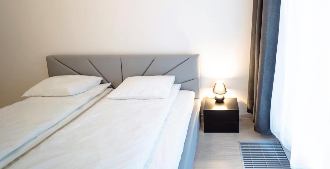 Tran Chien Apartment With Free Private Parking Prag Exterior foto